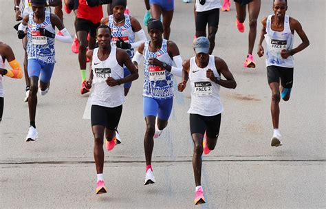 Flash: Kiptum smashes world marathon record with 2:00:35 in Chicago ...