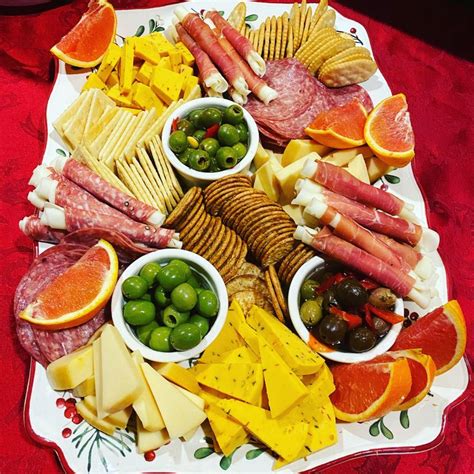 Cheese and Cracker platter | Charcuterie recipes, Cheese crackers, Cheese and cracker platter