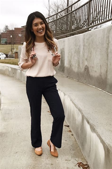 comfy business casual outfits - Lara Wiles