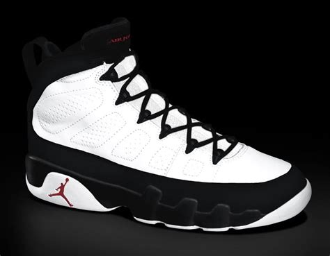 Michael Jordan Basketball Shoes: Nike Air Jordan IX (9)