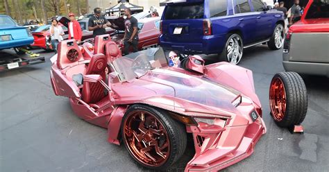 What the Donk?! Pimped-Up Polaris Slingshot Is a Pearl Pink Christmas ...