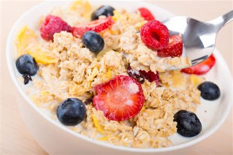 Premium Photo | Muesli with fresh fruits