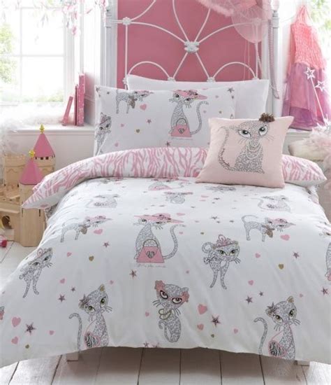 Cat-Themed Bedroom Decorating Ideas (30+ Ideas for Cat Lovers)