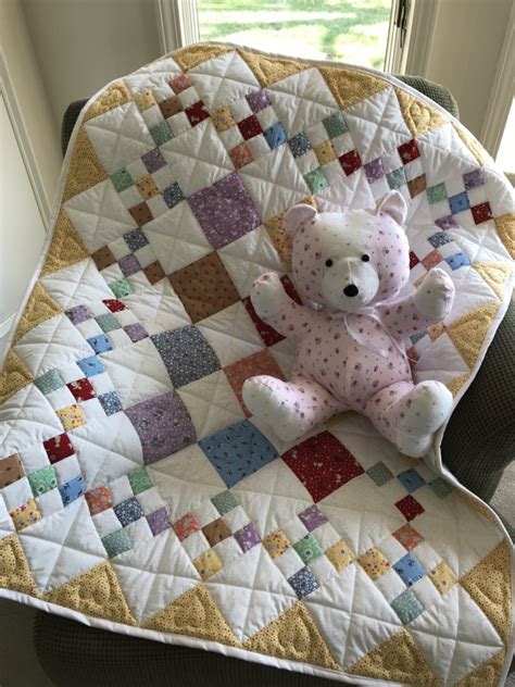 Baby quilt and matching teddy bear | Quiltsby.me