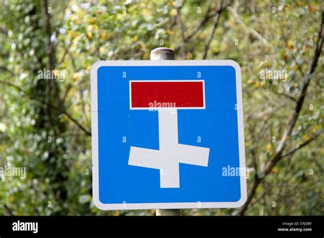 No through road sign hi-res stock photography and images - Alamy