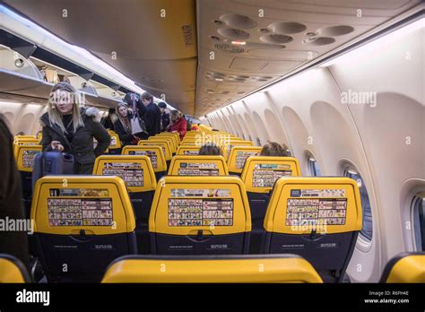 Ryanair boeing 737 800 cabin interior hi-res stock photography and ...