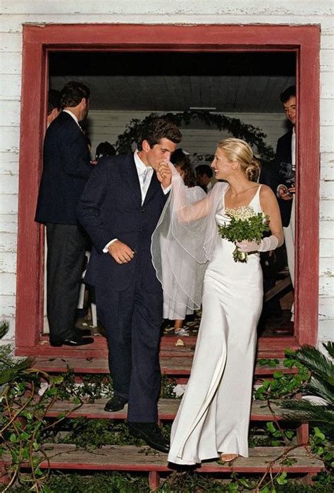 JFK, Jr and Caroline Bisset-Kennedy Celebrity Wedding Gowns, Celebrity Bride, Celebrity Dresses ...