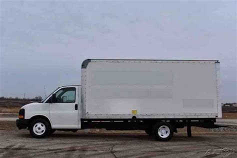 GMC 3500 16ft Box Truck (2011) : Van / Box Trucks