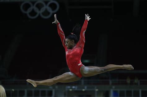 U.S. Olympic Gymnast Simone Biles | LovesChoice.com