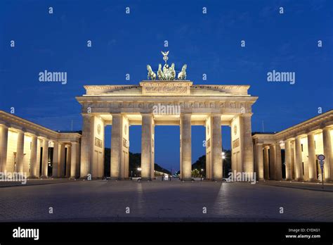 Brandenburg gate at night, Berlin Stock Photo - Alamy