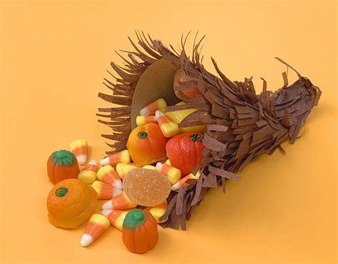 Candy Cornucopia Thanksgiving Craft - Happiness is Homemade