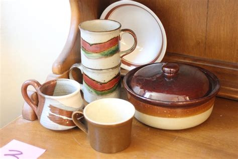 Lot 3 Stoneware Mugs & Pot w/ Lid | EstateSales.org