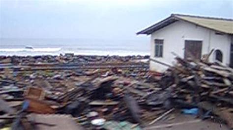 2004 Tsunami: Aftermath of disaster in Sri Lanka - BBC News