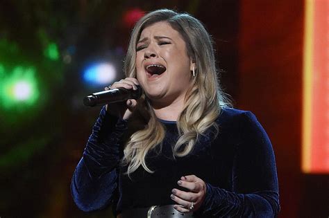 Kelly Clarkson's New Christmas Album Features Chris Stapleton