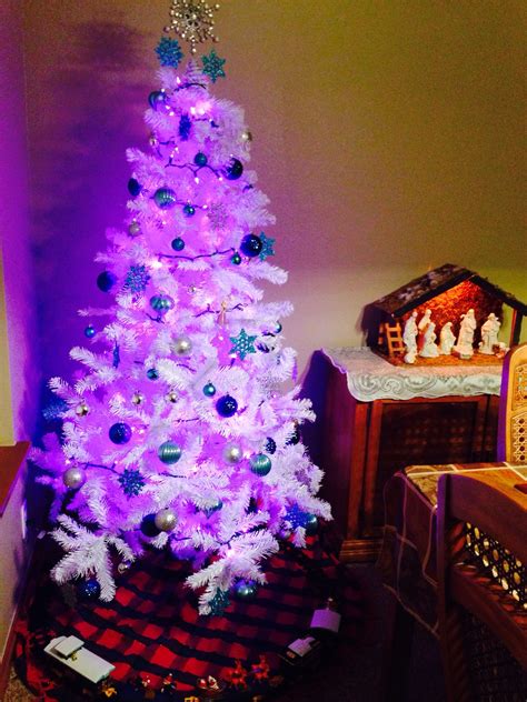 White Christmas Tree Purple Lights - Christmas Images 2021