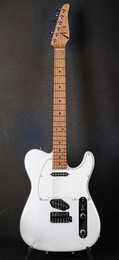 Tom Anderson T Classic Contoured electric guitar Pearl White | Stageshop