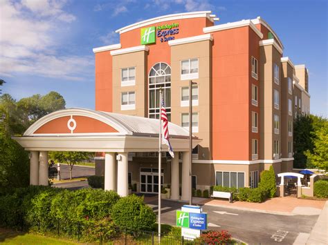 Chattanooga Hotel near Aquarium | Holiday Inn Express & Suites Chattanooga Downtown