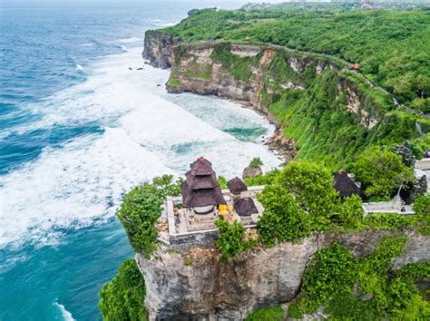 Isi Liburanmu di Bali dengan Kunjungi 9 Pura Ini, Ada yang Bikin Enteng Jodoh! | BukaReview