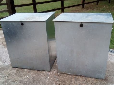 LARGE METAL STEEL GALVANISED FEED GRAIN STORAGE BIN BOX | in Coulsdon ...