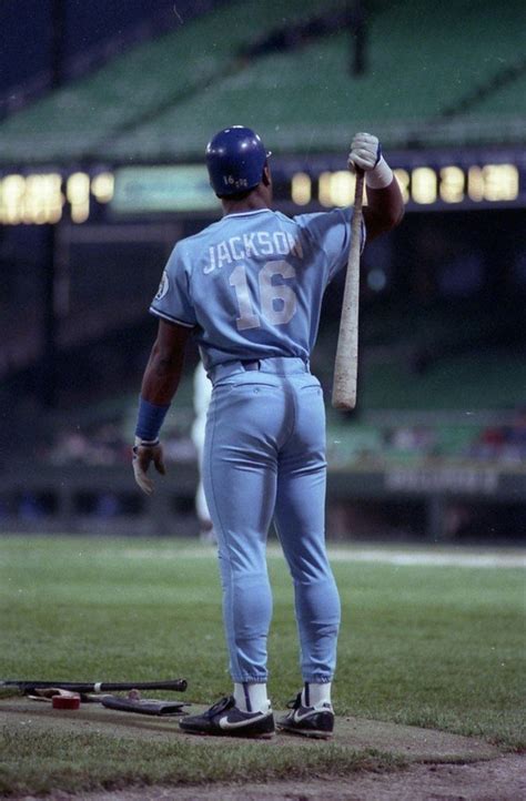 Bo Stretches #BoJackson #KansasCityRoyals | Bo jackson, Major league ...