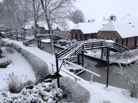 Giethoorn in de winter | Giethoorn, Holland, Village