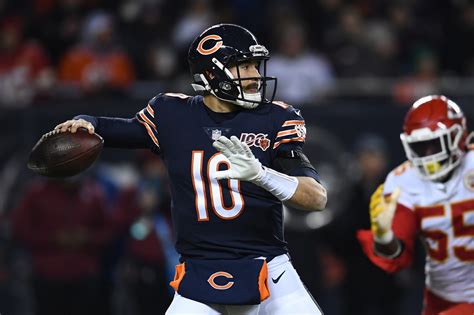 Chicago Bears: How fans should approach QB competition