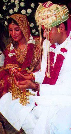 Celebrity Weddings: Akshay Kumar & Twinkle Khanna Wedding Pics