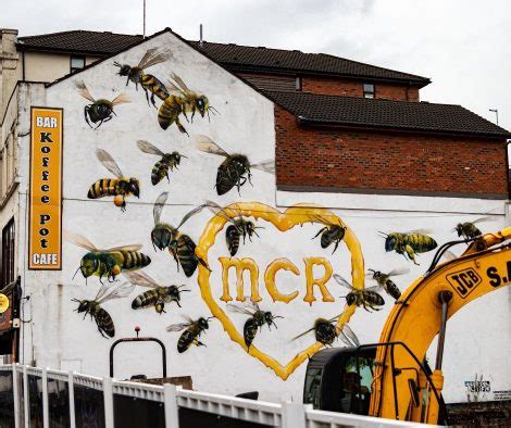 Manchester Bee: The meaning and history - Manchester Souvenirs