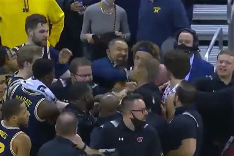 Juwan Howard Starts Wild Michigan-Wisconsin Basketball Brawl ...