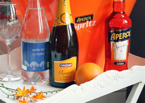 HOW TO MAKE AN APEROL SPRITZ (PIH STYLE) - Pouting In Heels