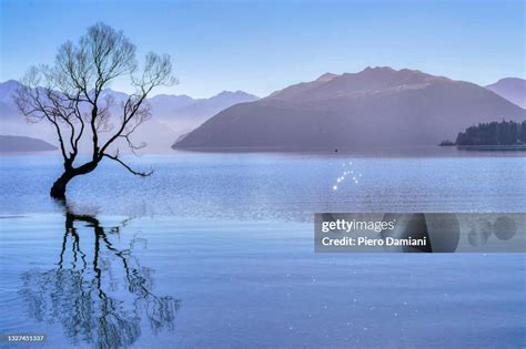 Lake Wanaka High-Res Stock Photo - Getty Images