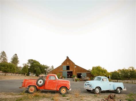 Barn Weddings: How to Have One, What To Wear & More