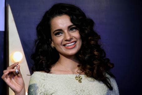 ‘Queen’ Kangana Ranaut poses for jewelry launch - Entertainment ...