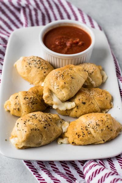 Crescent Roll Pizza Pockets | RecipeLion.com