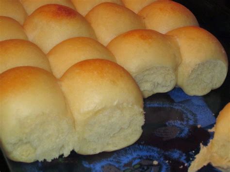 Easy Yeast Rolls | FoodGaZm..