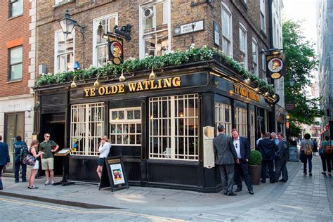 The World's Longest Pub Crawl Stops at Every Pub in the U.K. - Condé ...