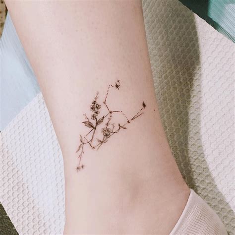 애리타투 on Instagram: “사자자리 + 탄생화 🌿🌿 . . . #애리타투 #tattoo #tattoos # ...