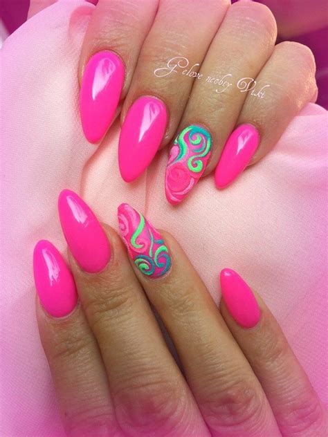 These pink nail swirls are adorable Follow us for more nail art. Her ...