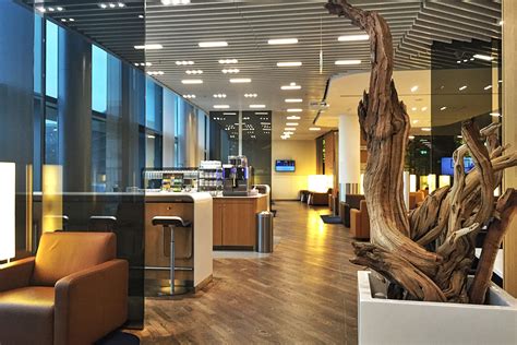 Review: Lufthansa Senator Lounge Frankfurt A | Lounge