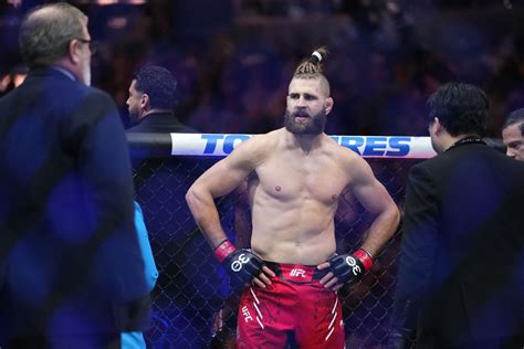 UFC 295: Jiri Prochazka addresses 'early stoppage' claims with a class ...