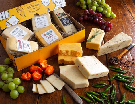 Hot and Spicy Cheese Gift Basket – Wisconsin Cheese Mart