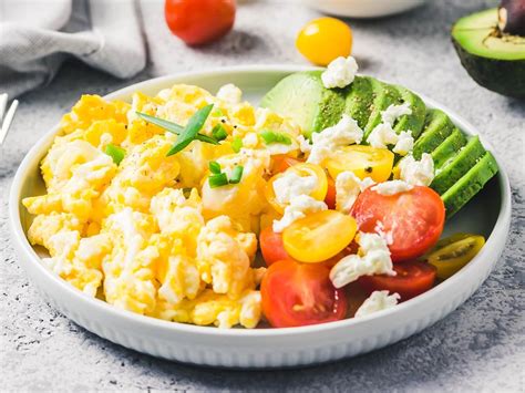 Egg White Avocado & Tomato Scramble Recipe and Nutrition - Eat This Much