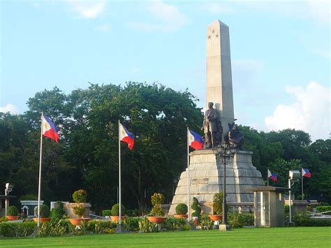 Miranda: Rizal Park by day [My World-Tuesday]