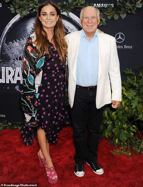 Jimmy Buffett's daughter Delaney, 31, issues moving tribute to her father... just days after he ...