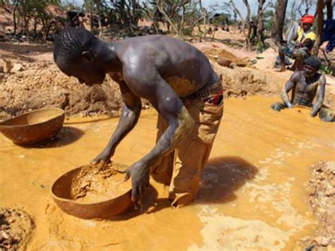 More than 70 people killed in Mali gold mine collapse | The Independent