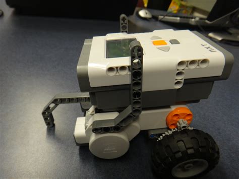 How to Build and Program a NXT Lego Robot : 23 Steps - Instructables