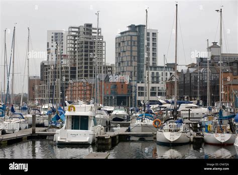 Ipswich's redeveloped waterfront and Neptune marina Stock Photo - Alamy