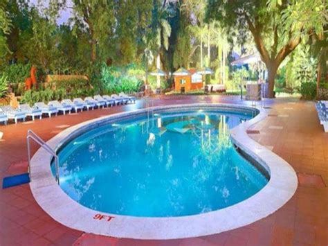 Hotel Clarks Shiraz Agra in India - Room Deals, Photos & Reviews