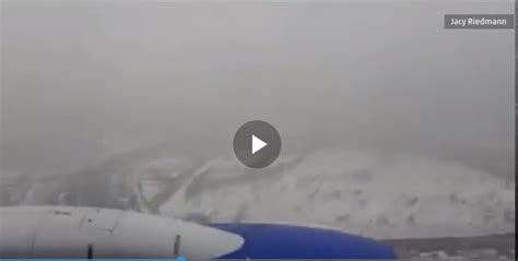 This Is What a Plane Landing Looks Like During a Winter Storm | The ...