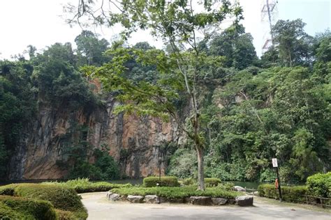 Quarries of Singapore day hike - Beyond the City - Let's Go